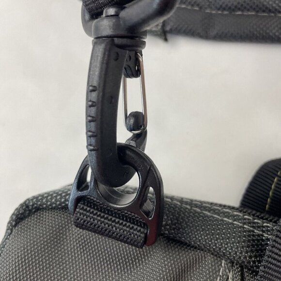 Case Logic Computer Laptop Tablet Travel Case Bag 13”x11” Shoulder Strap Padded - Picture 12 of 12